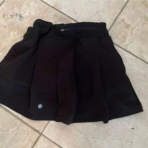 Lululemon black tennis skirt size 4